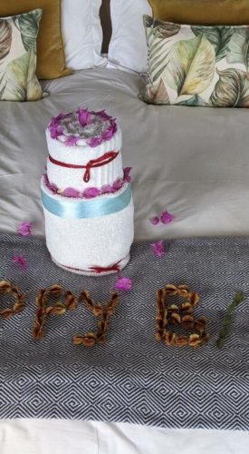 birthday cake made of towels